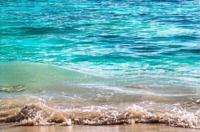 Discover Zihuatanejo’s Hidden Beaches Today