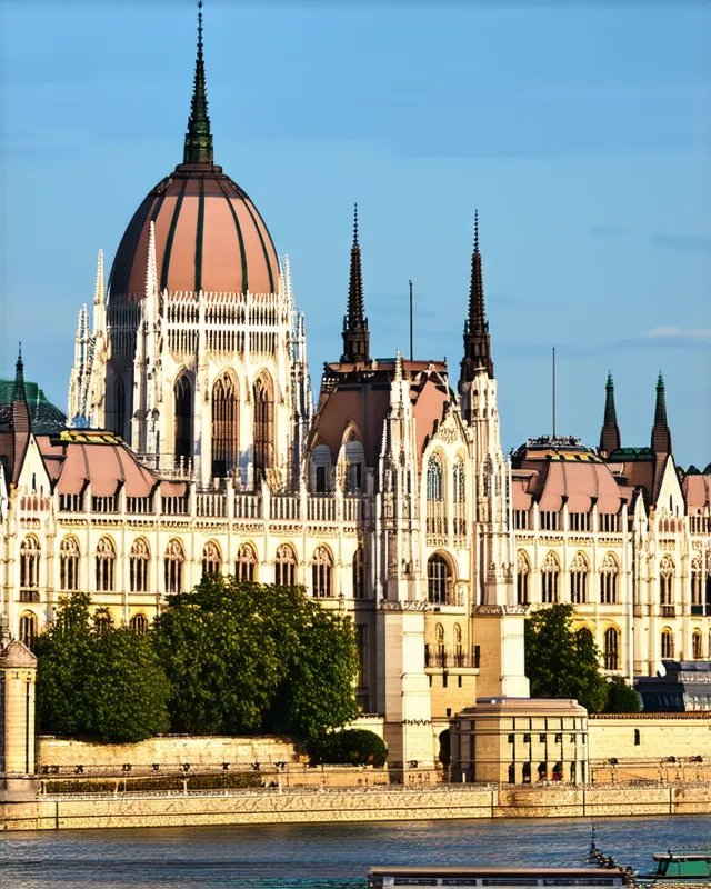 Discover Unexplored Neighborhoods of Budapest