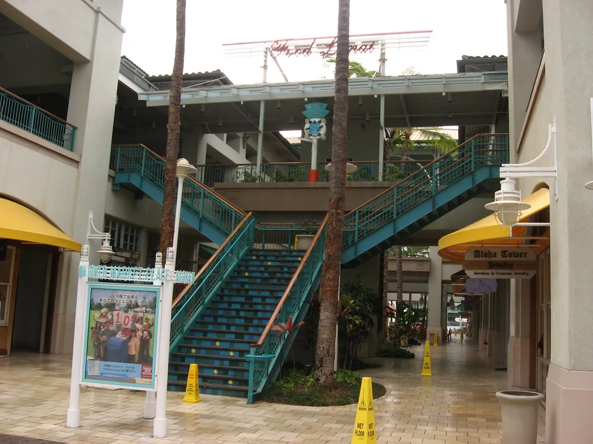 8. Aloha Tower Marketplace