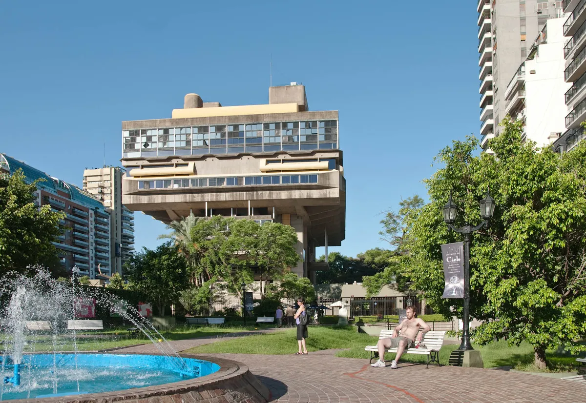 18. Biblioteca Nacional Mariano Moreno