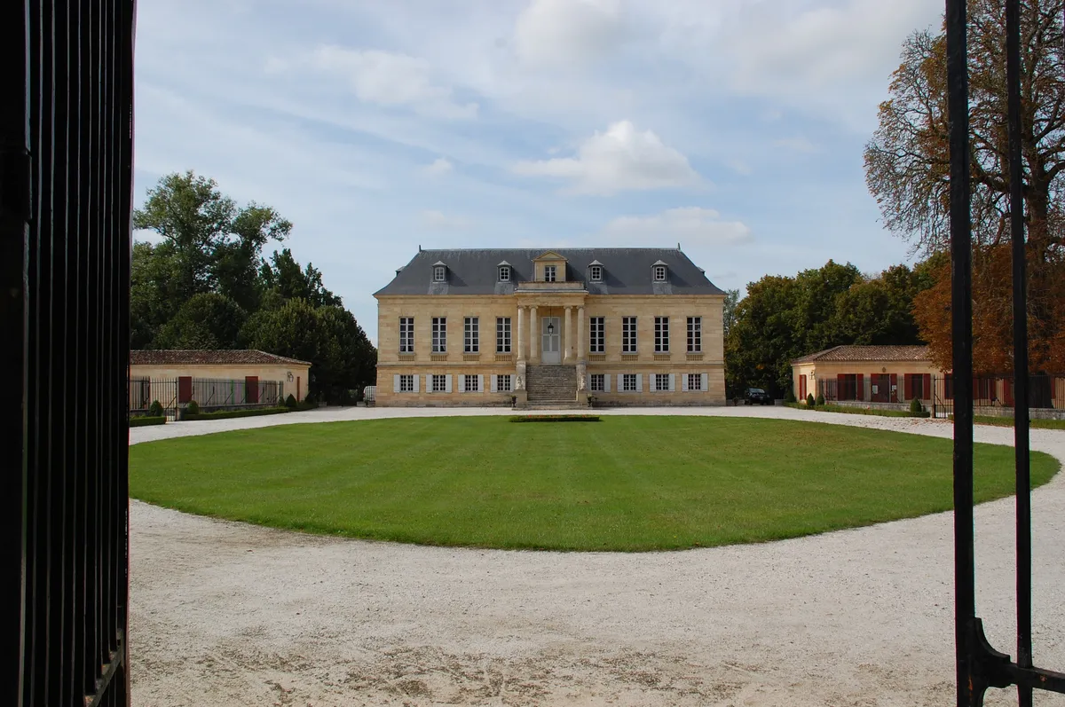 1. Château la Louvière