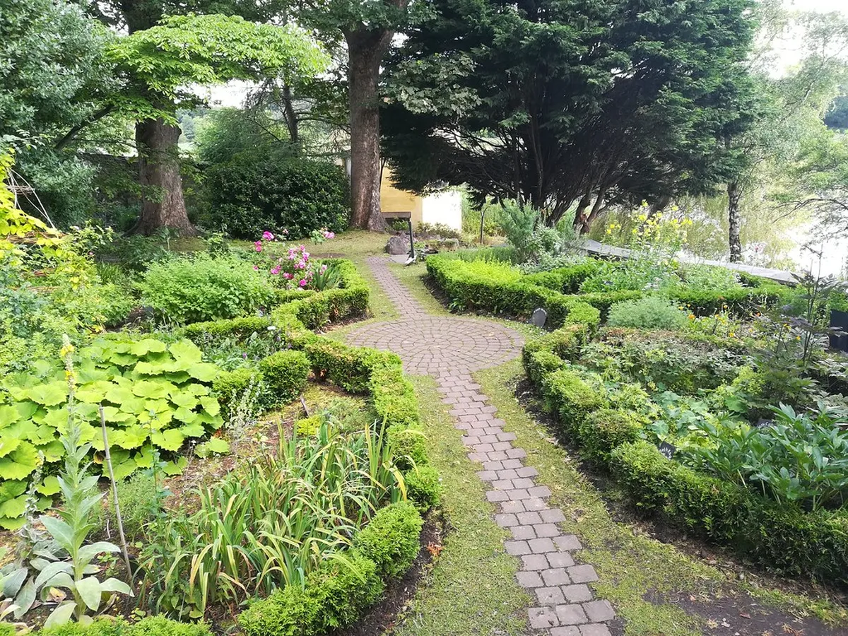 7. Dr. Neil’s Garden