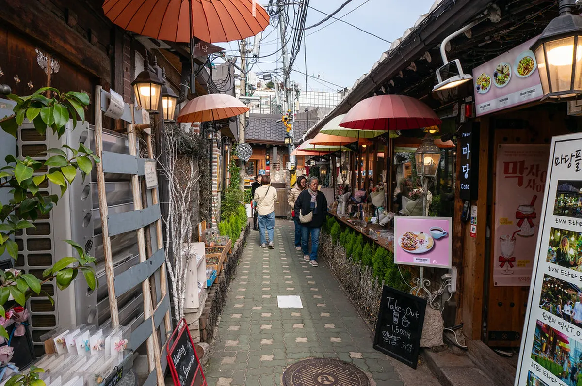 1. Ikseon-dong Hanok Village