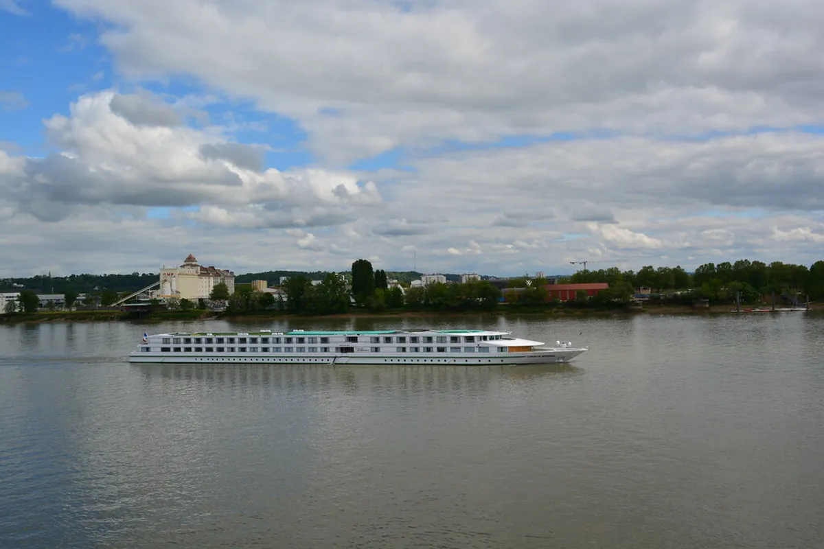14. La Garonne Riverbank
