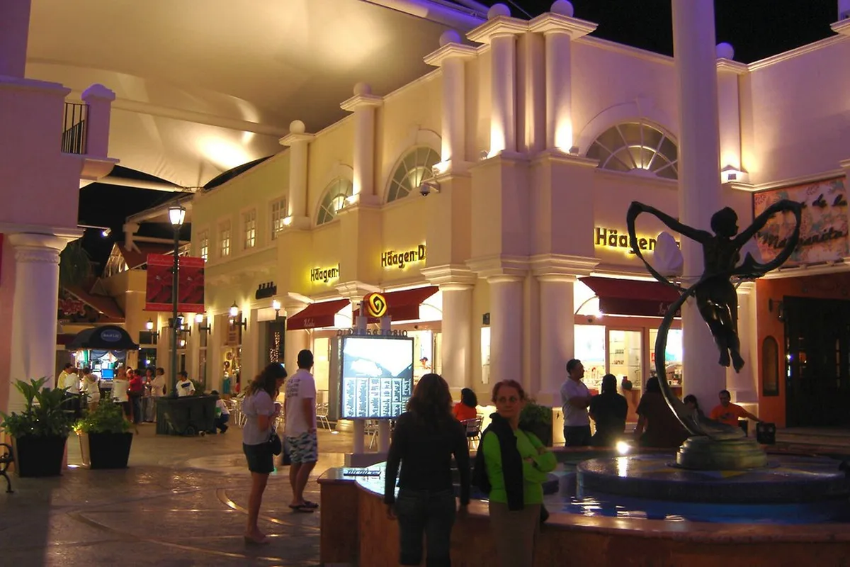 5. La Isla Shopping Village