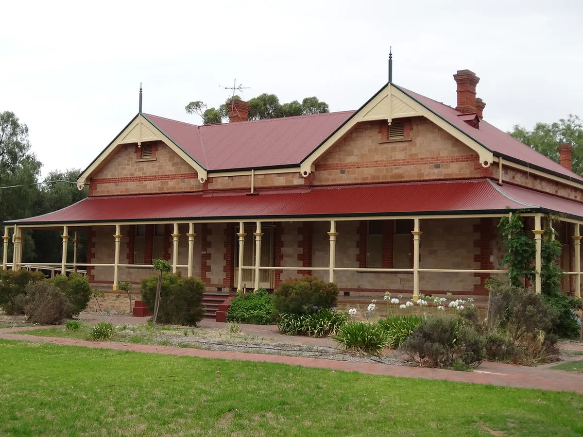 13. Para Hills Community Club