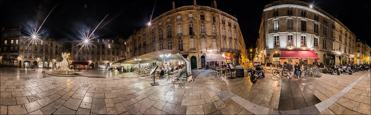 8. Place du Parlement