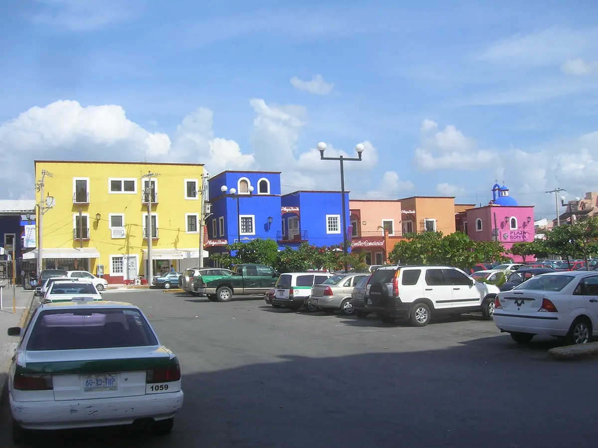 4. Plaza Bonita