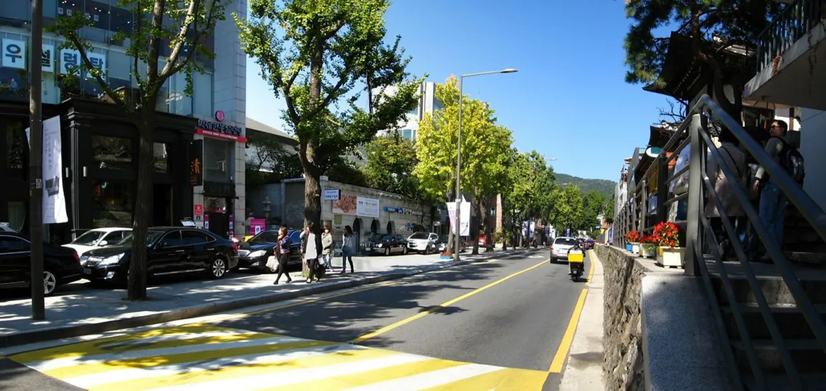 2. Samcheongdong-gil Street