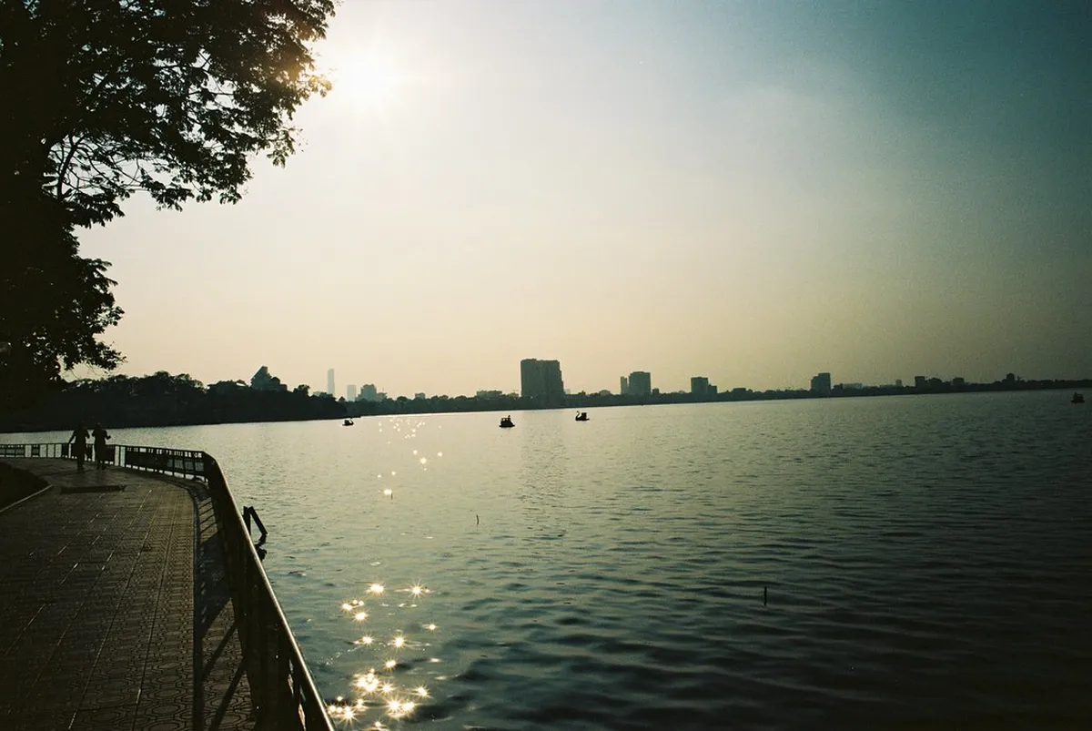2. Tây Hồ (West Lake)