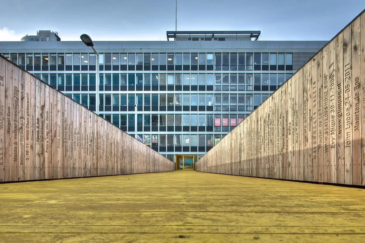 7. The Luchtsingel