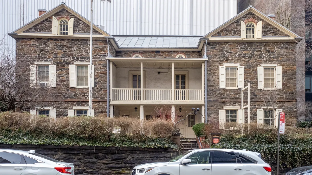 8. The Mount Vernon Hotel museum & Garden