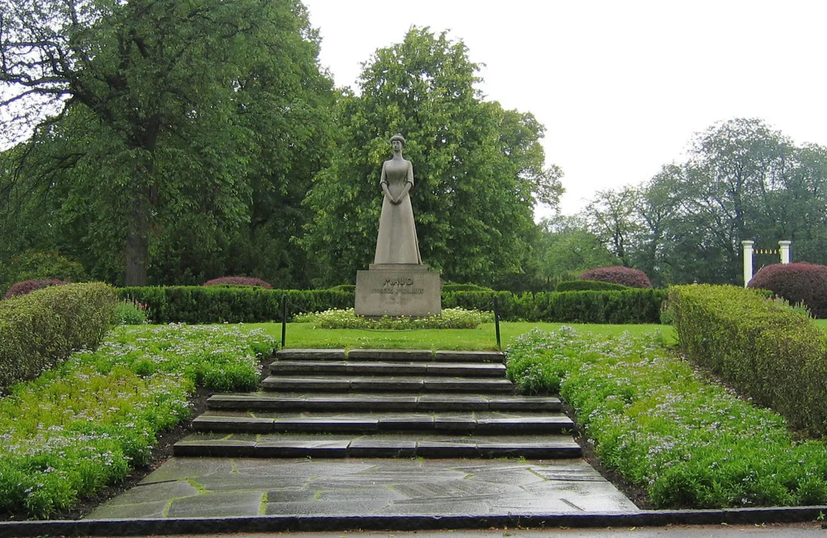19. The Royal Palace gardens