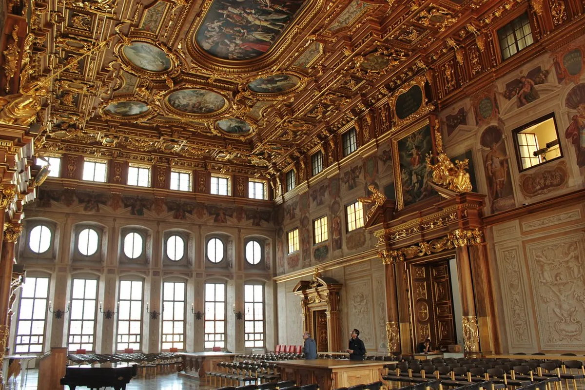 14. The Town Hall (Rathaus)