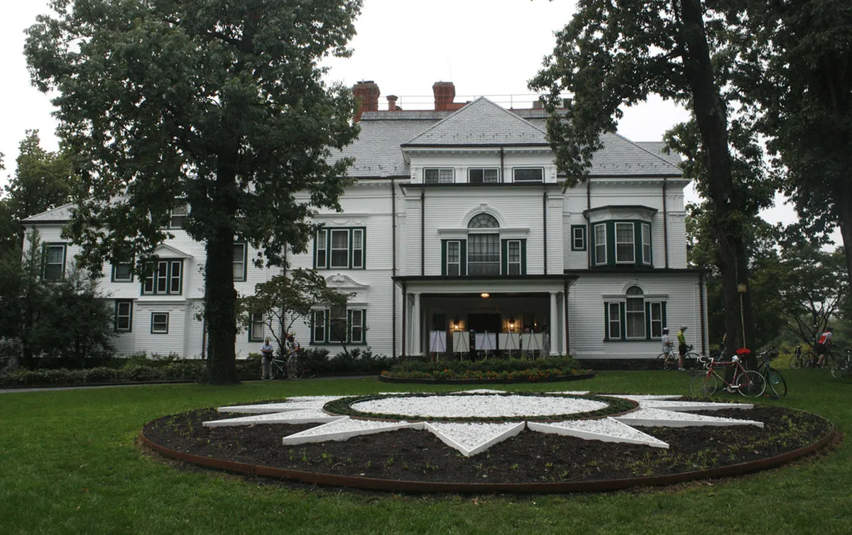 9. The Wall Live House