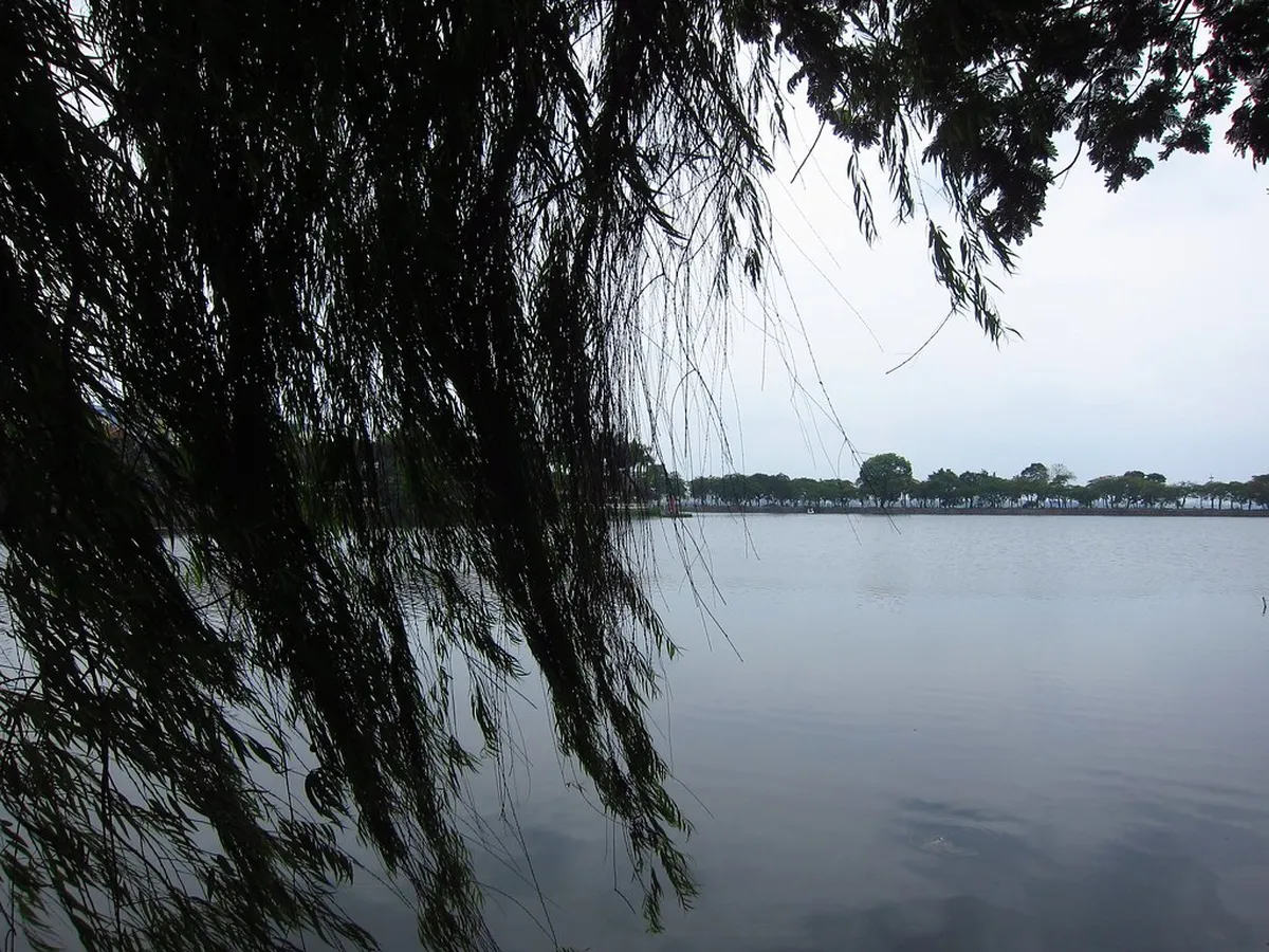 9. Truc Bach Lake