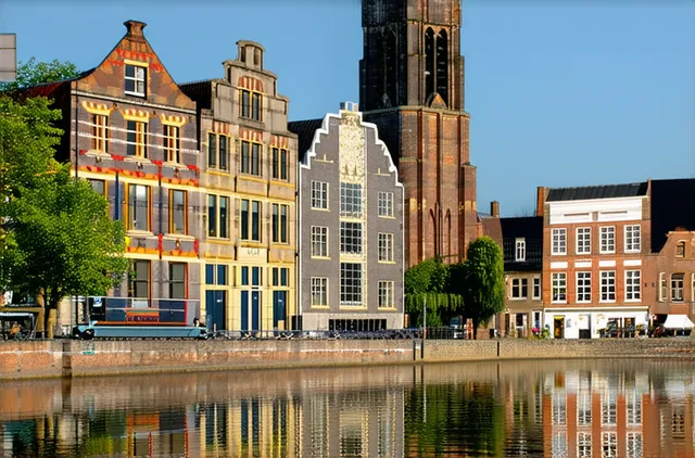 Unexplored neighborhoods of Maastricht