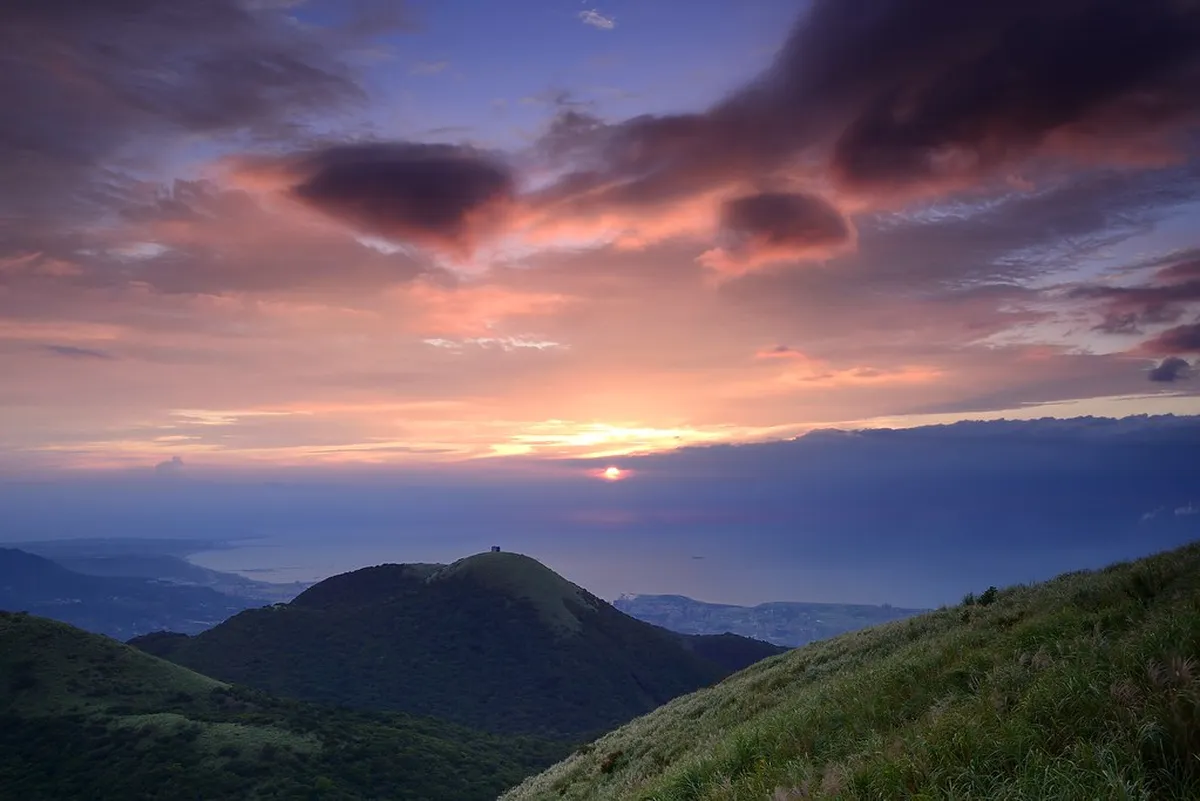 5. 大屯山 (Datun Mountain)